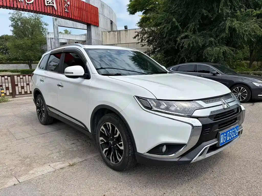 Mitsubishi Outlander — миниатюра 3