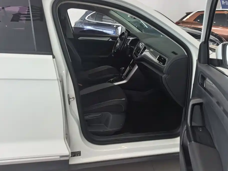 Volkswagen T-Roc — миниатюра 8