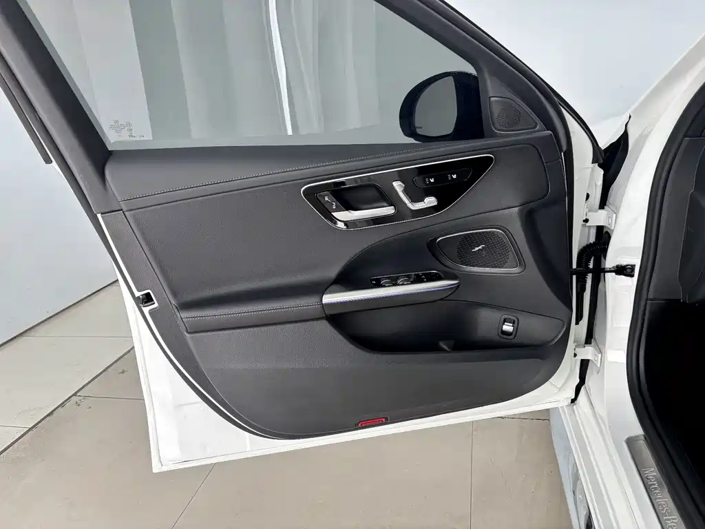 Mercedes-Benz C-Class — миниатюра 10
