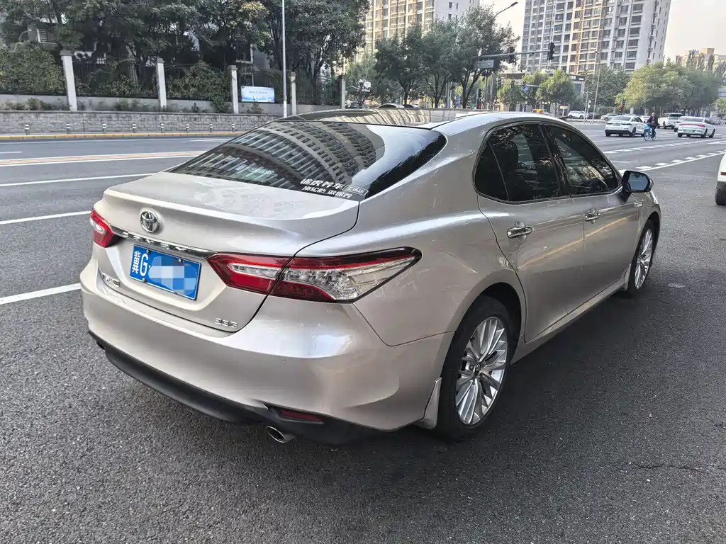 Toyota Camry — миниатюра 3