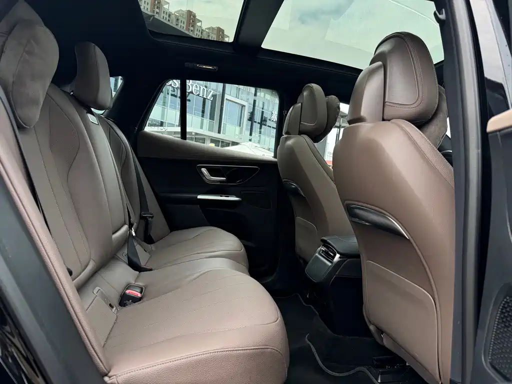 Mercedes-Benz EQE SUV — миниатюра 13
