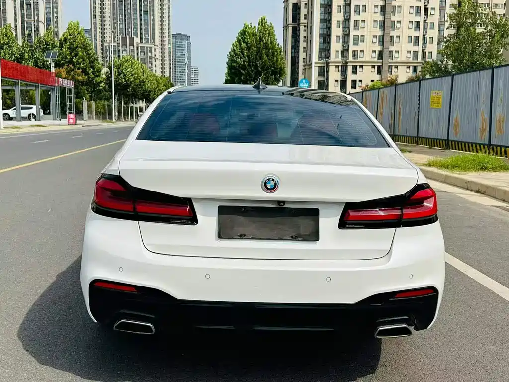 BMW 5 Series — миниатюра 8