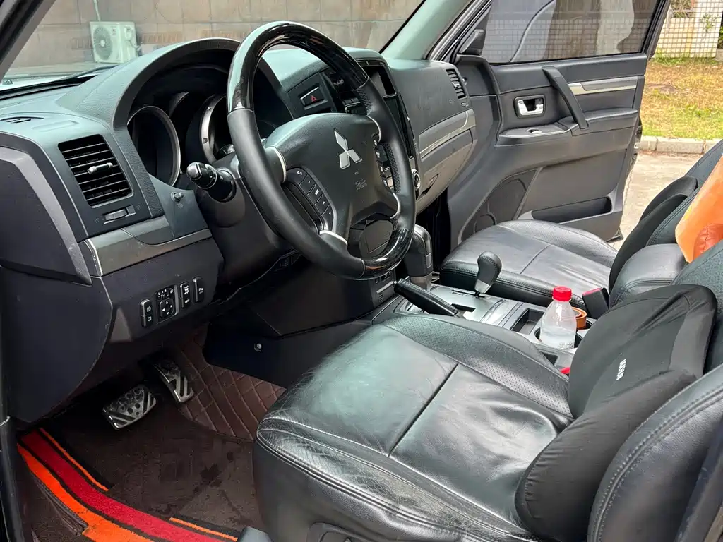 Mitsubishi Pajero (Import) — миниатюра 7