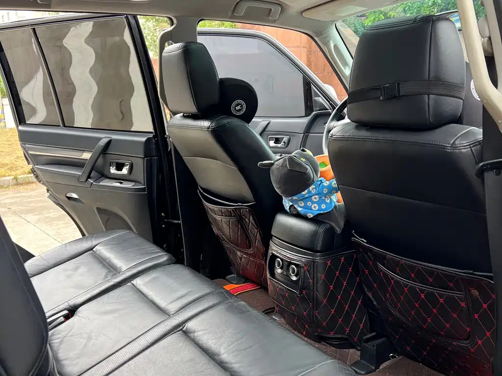 Mitsubishi Pajero (Import) — миниатюра 10