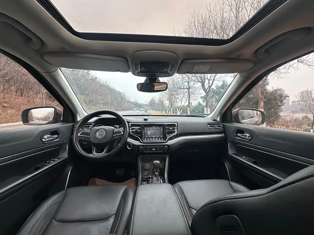 JEEP GRAND COMMANDER