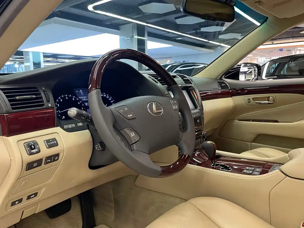 Lexus LS — миниатюра 14