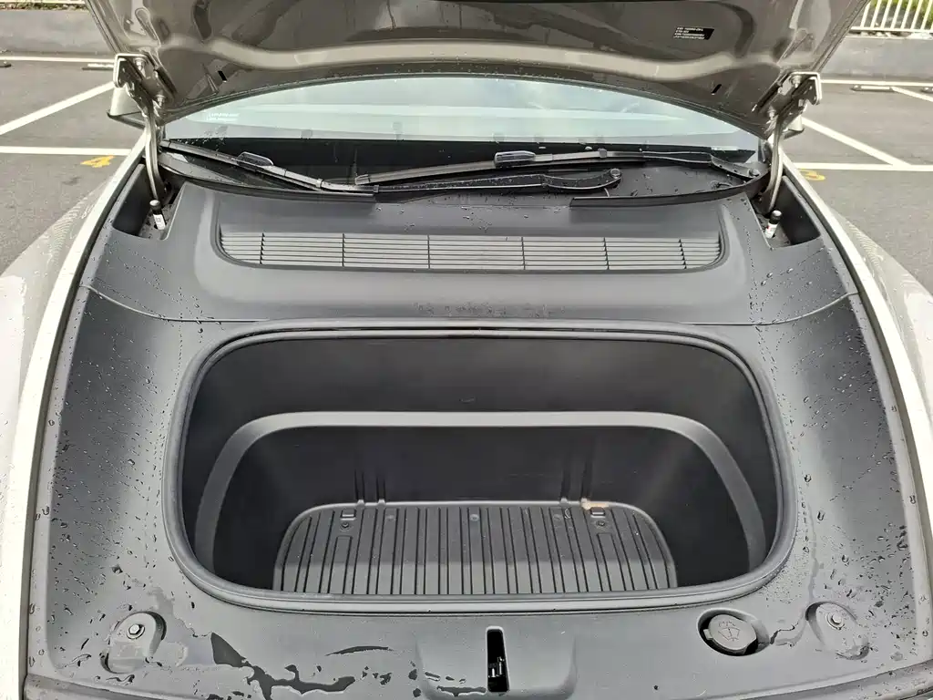 Tesla Model Y L — миниатюра 21