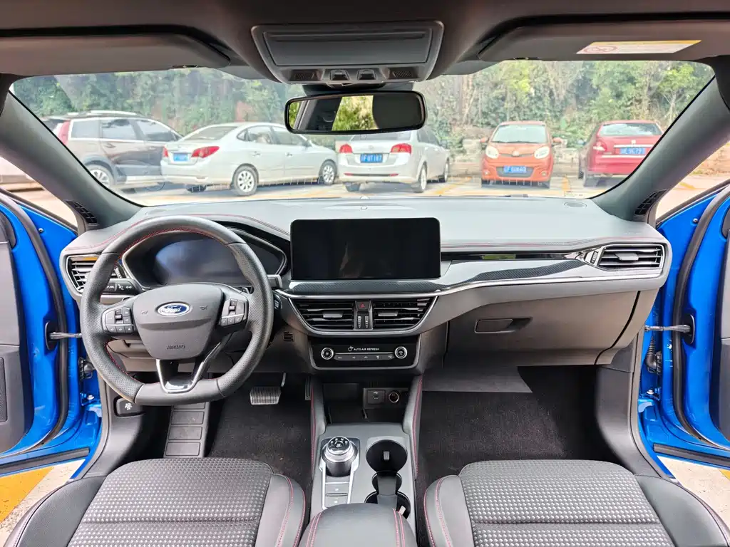 Ford Focus — миниатюра 11
