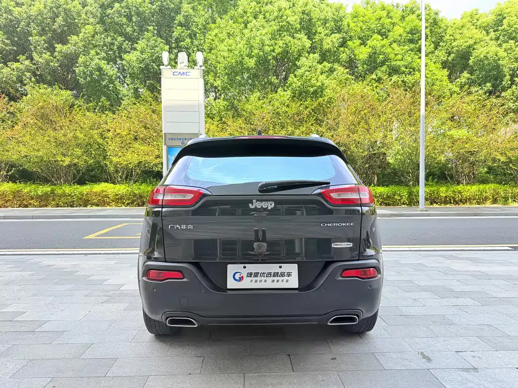Jeep Cherokee — миниатюра 7