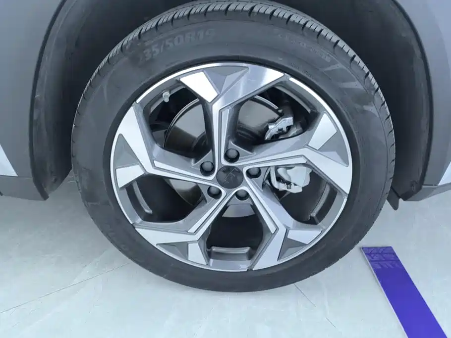 Geely Boyue L — миниатюра 6