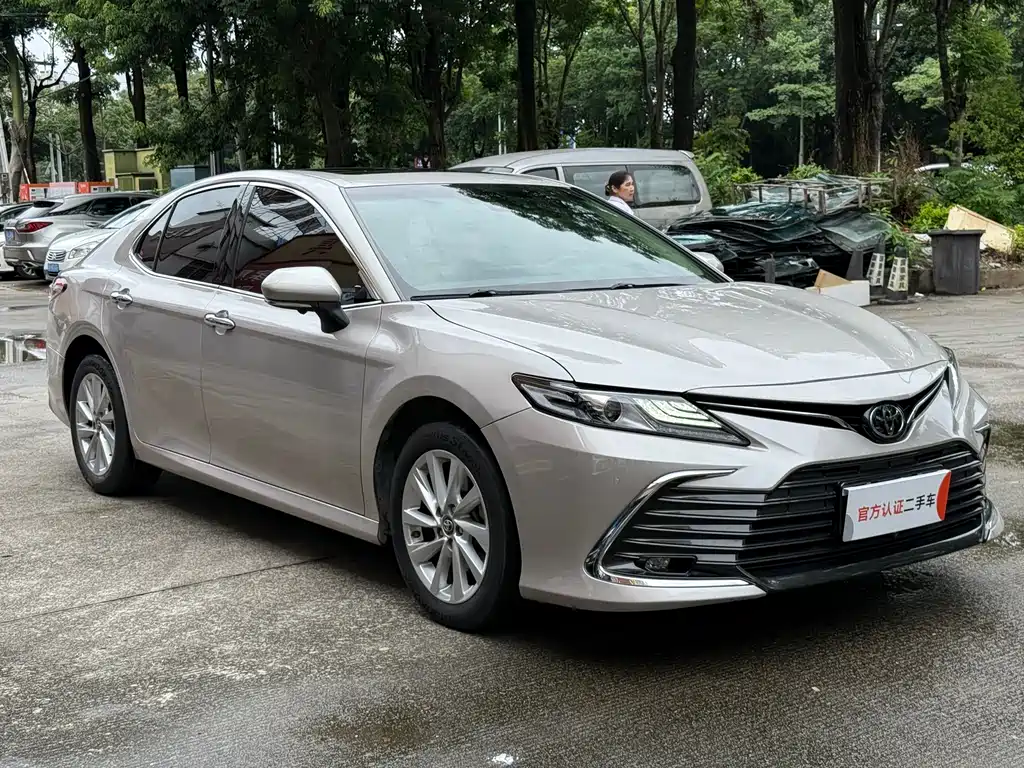Toyota Camry 2021 2.0G Luxury