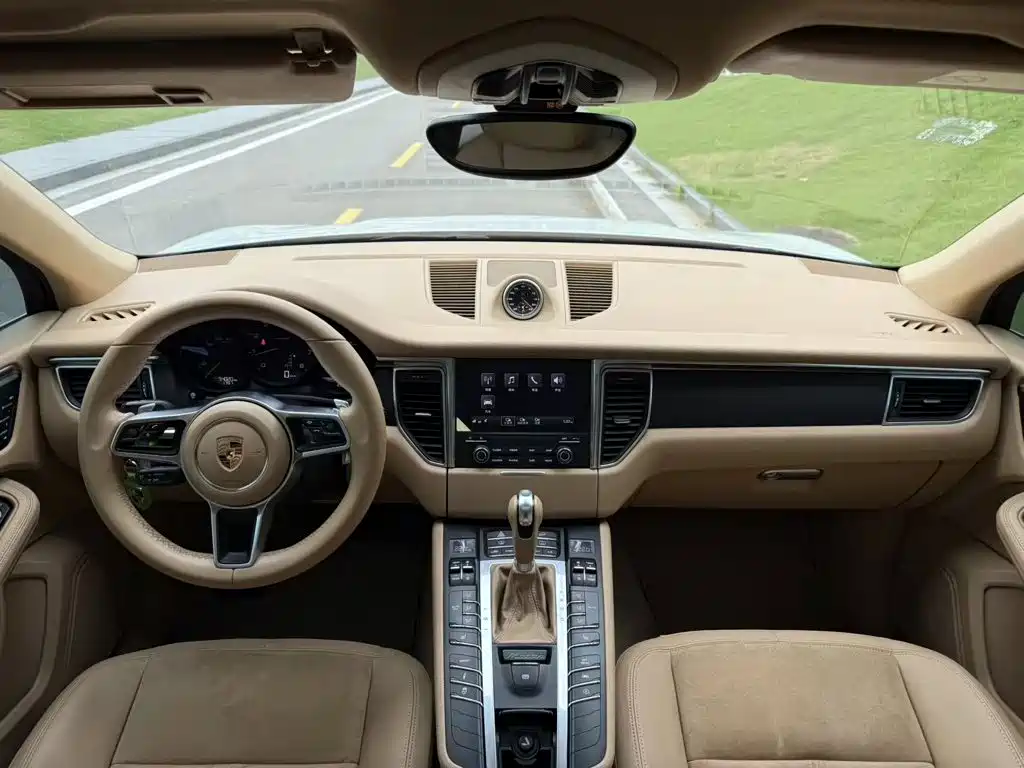 Porsche Macan — миниатюра 10