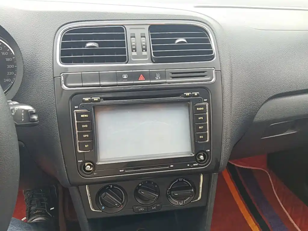 Volkswagen Polo — миниатюра 13