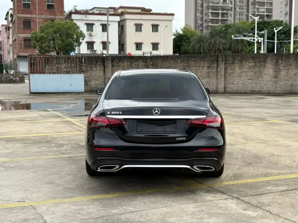 Mercedes-Benz E-Class — миниатюра 5