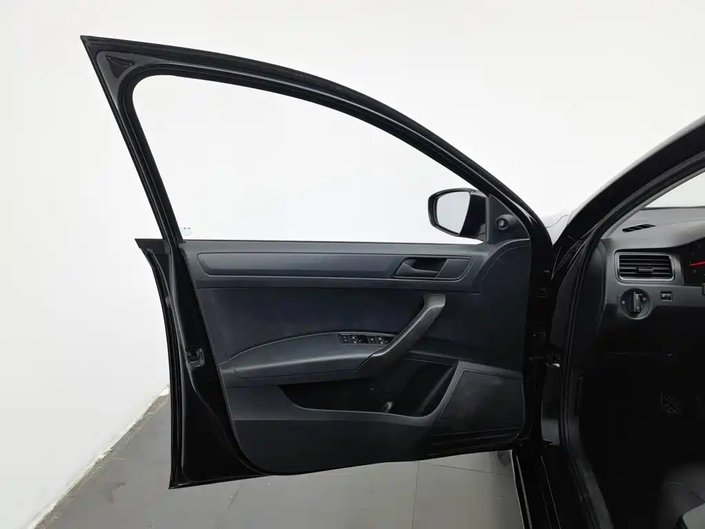 Volkswagen Santana — миниатюра 8