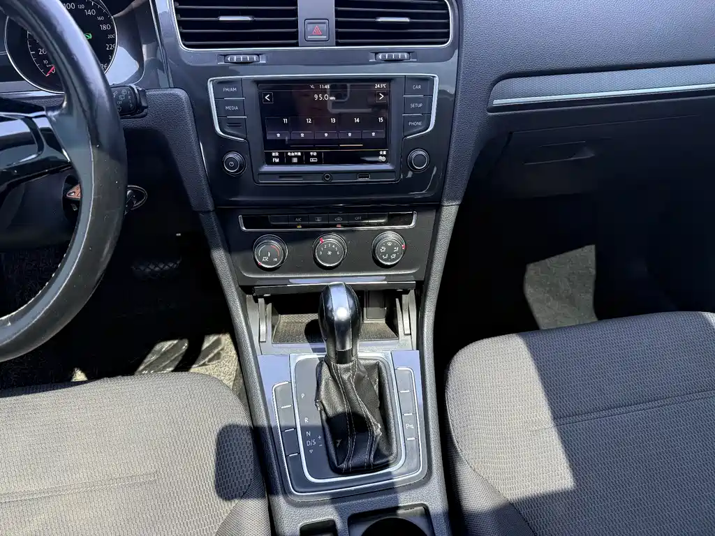 Volkswagen Golf — миниатюра 8