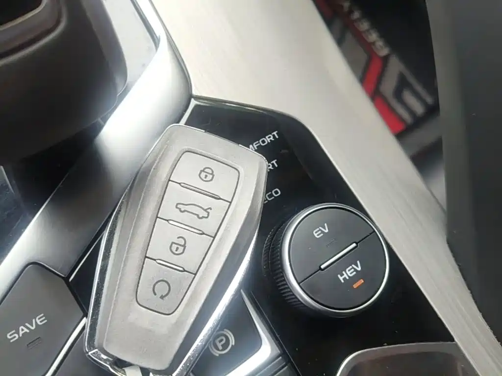 Geely Binyue NEV — миниатюра 9