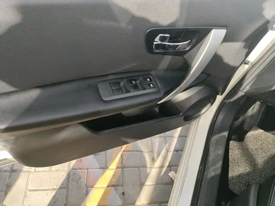 Nissan Qashqai — миниатюра 7