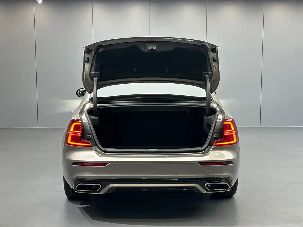 Volvo S60 PHEV — миниатюра 29