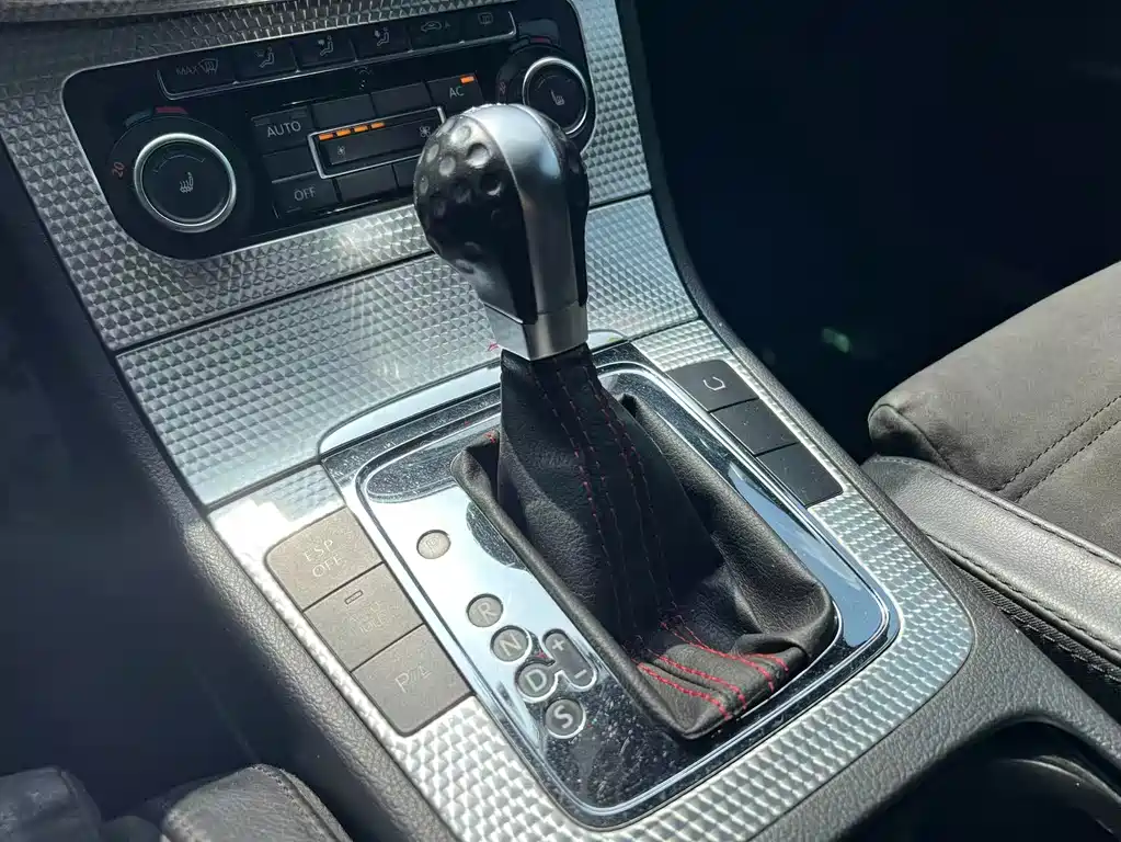 Volkswagen Passat 2008 R36