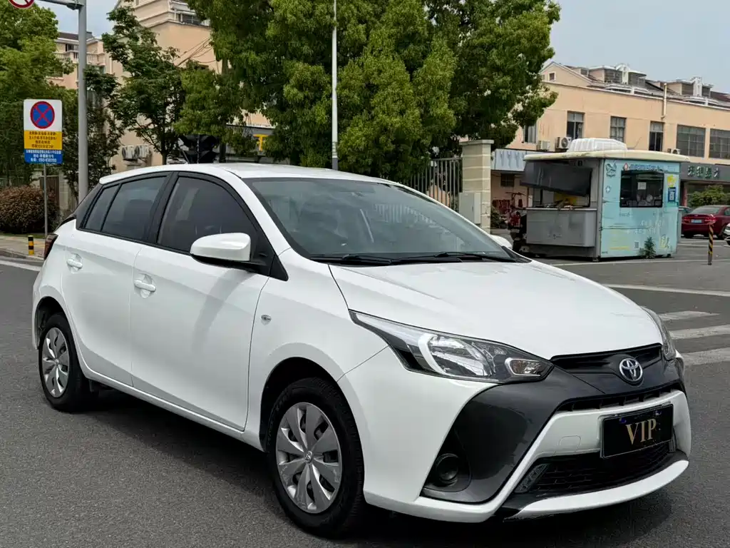 Toyota Yaris L — миниатюра 3