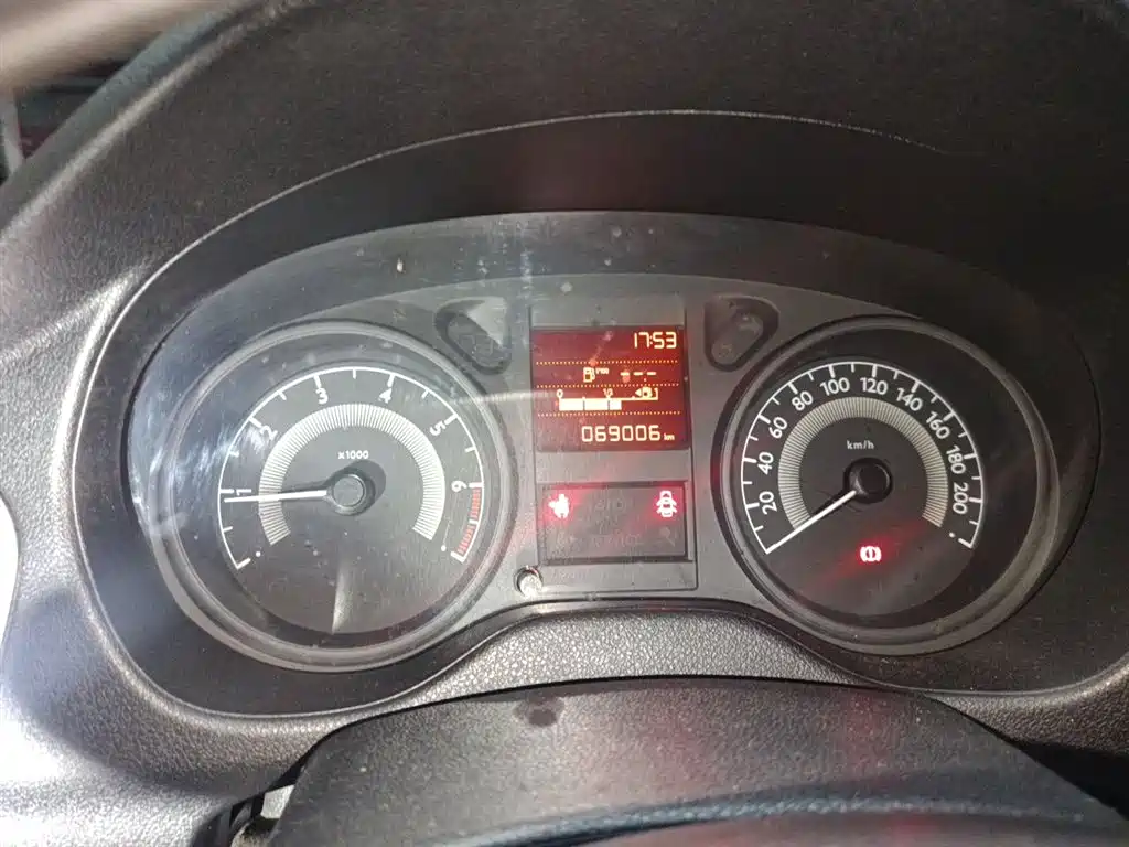 Peugeot 301 2014 1.6L MT Comfort