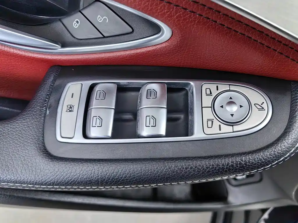 Mercedes-Benz C-Class — миниатюра 9