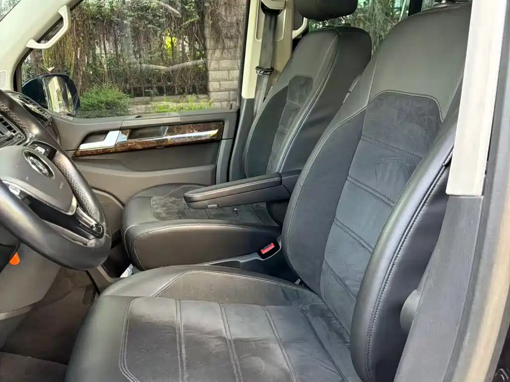 Volkswagen Multivan — миниатюра 2