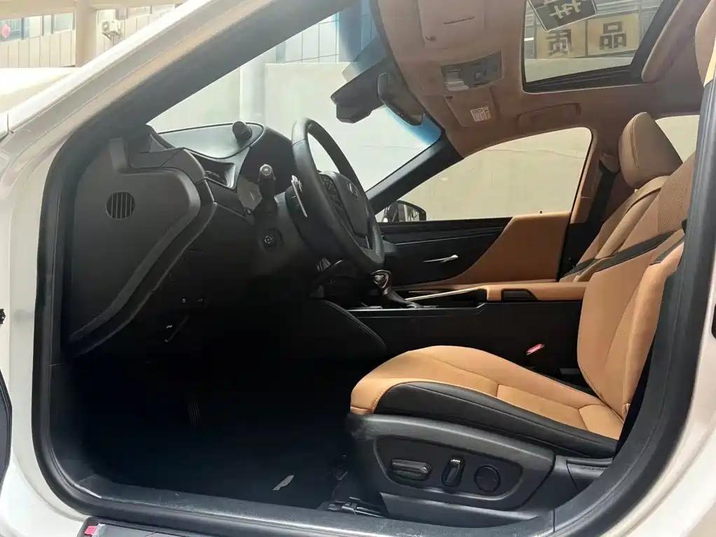 Lexus ES — миниатюра 9