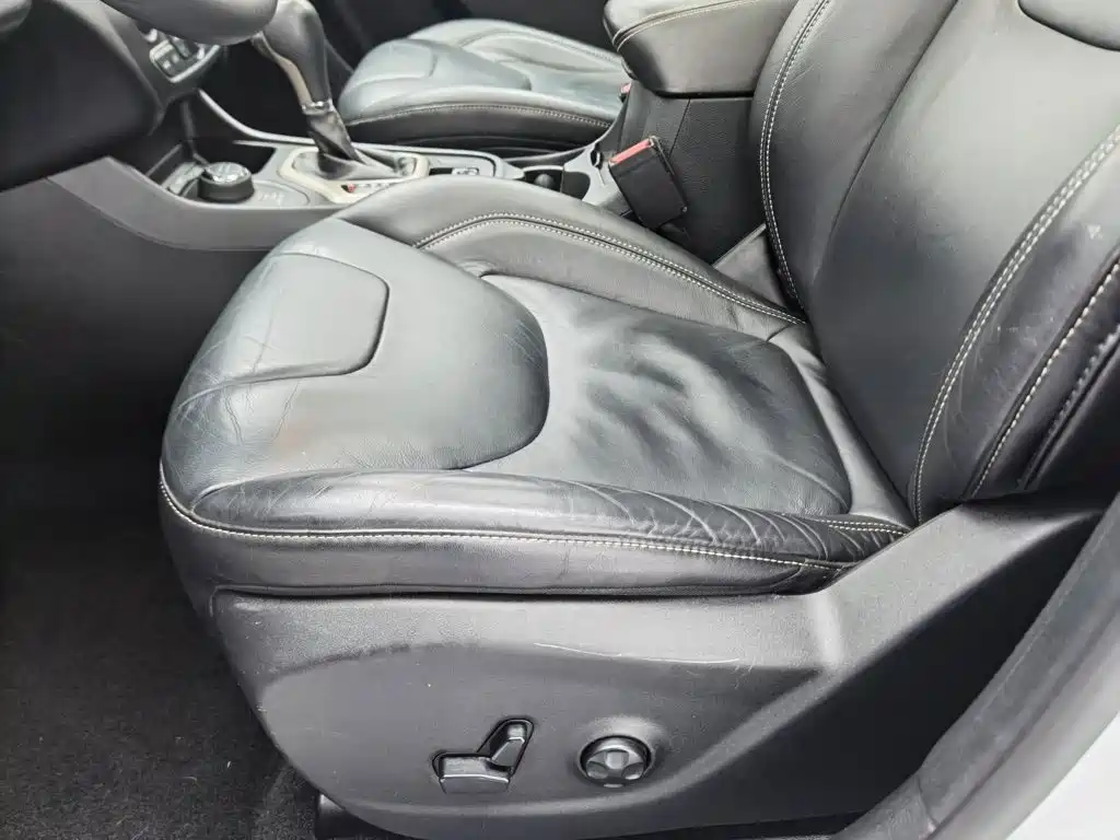 Jeep Cherokee (Import) — миниатюра 20