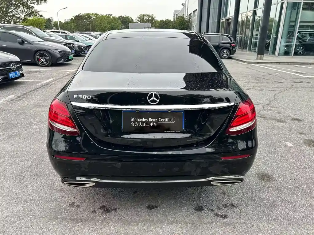 Mercedes-Benz E-Class — миниатюра 6