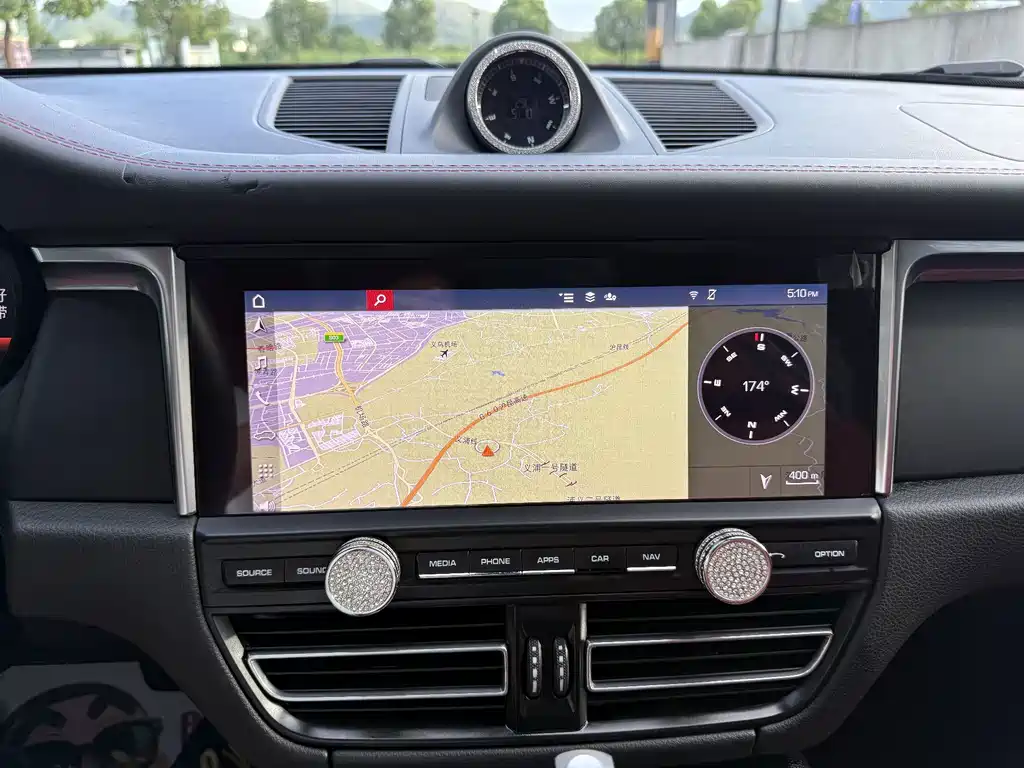 Porsche Macan — миниатюра 16