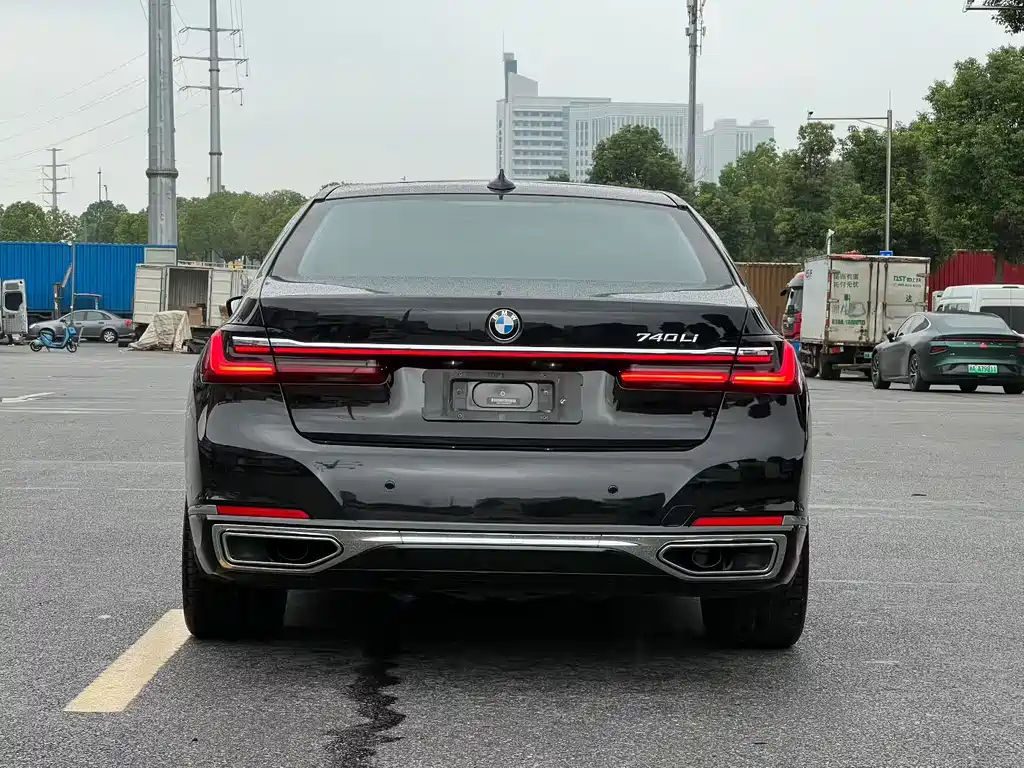 BMW 7 Series — миниатюра 8