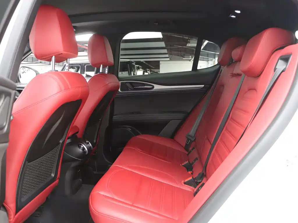 Alfa Romeo Stelvio — миниатюра 15