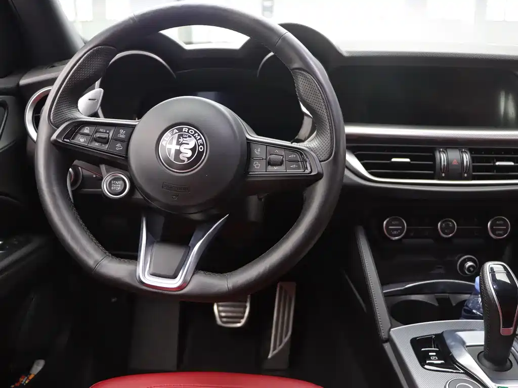 Alfa Romeo Stelvio — миниатюра 18