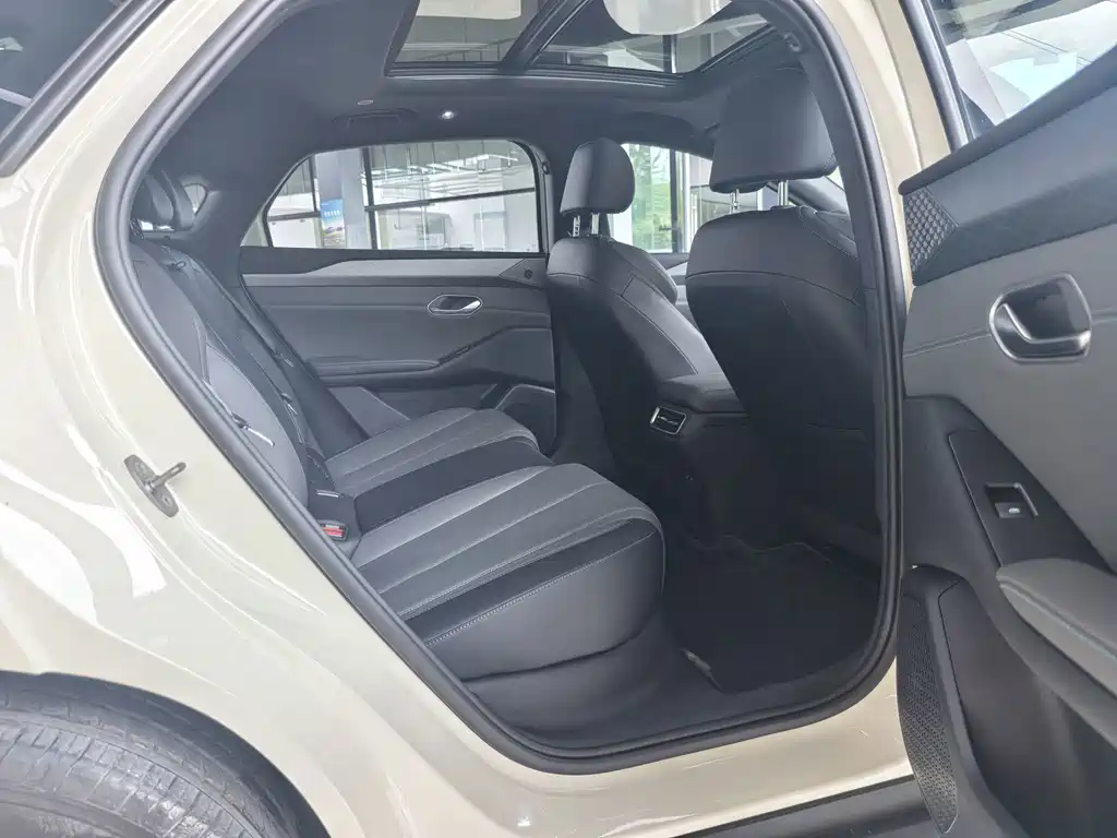 BYD Qin L — миниатюра 18