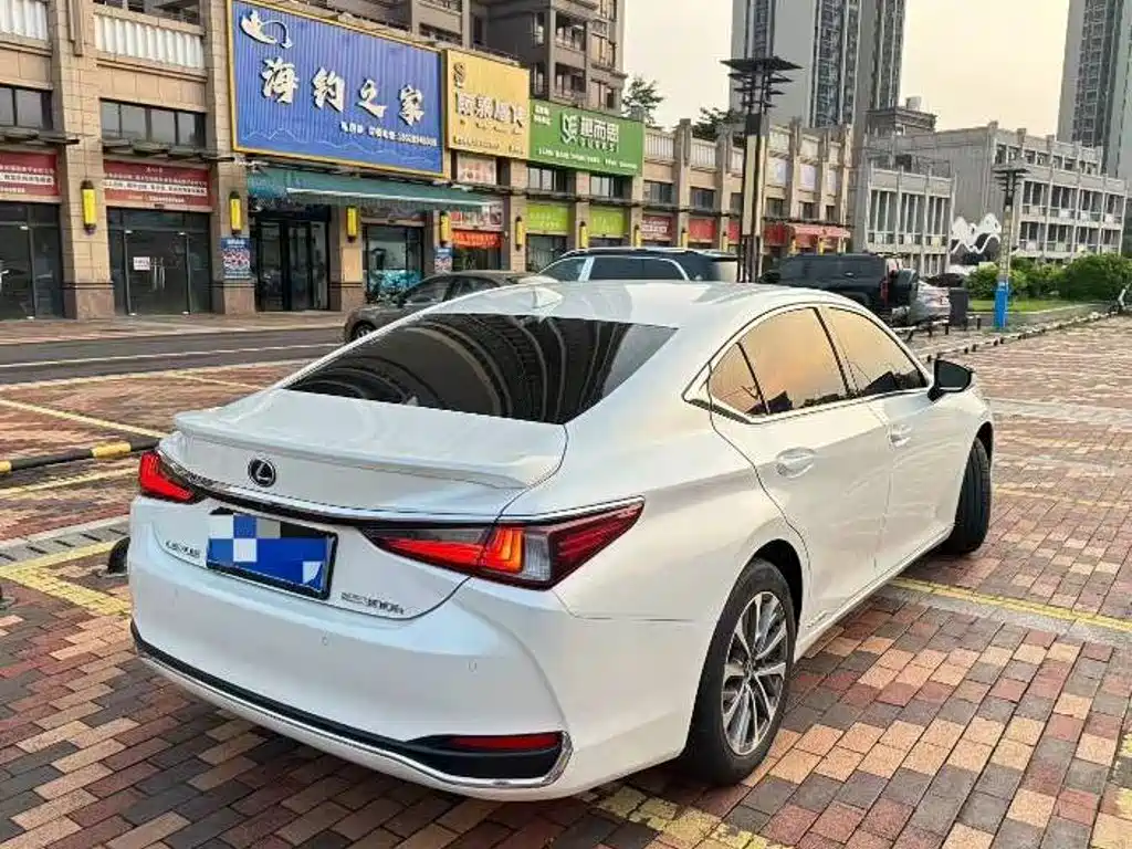 Lexus ES — миниатюра 3