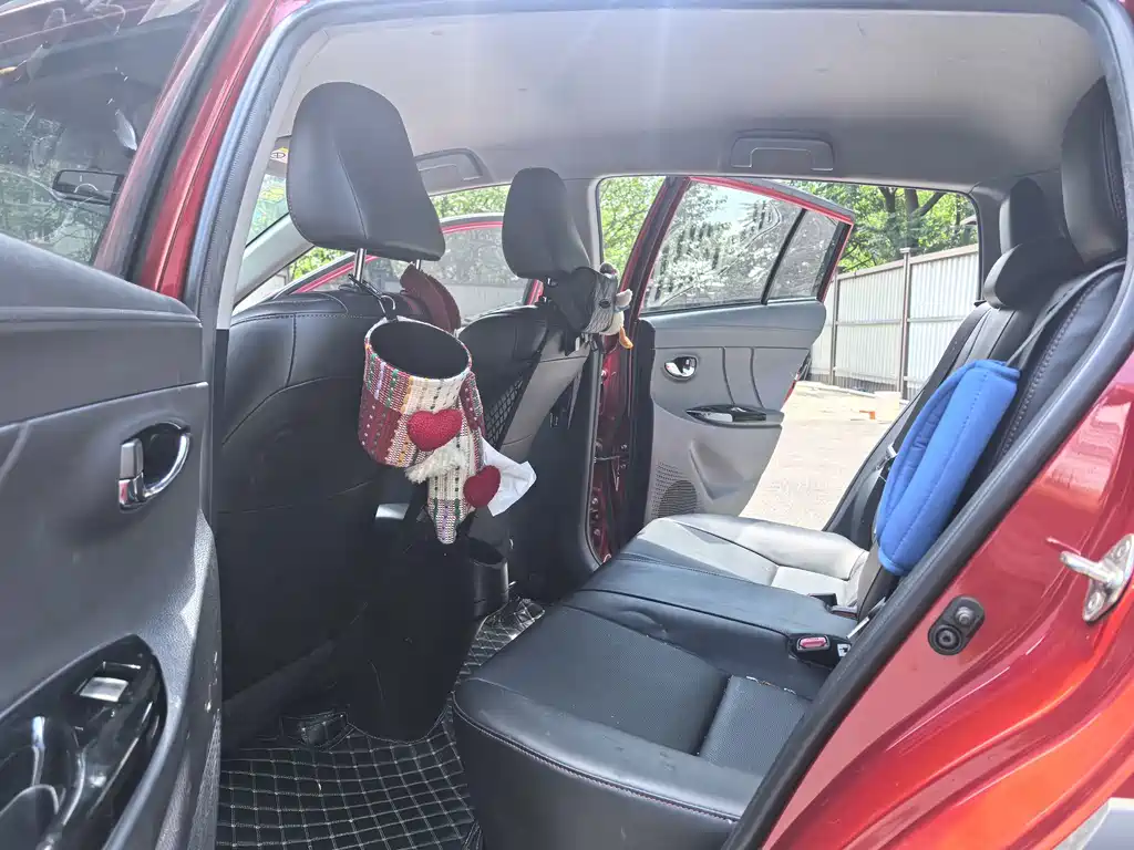 Toyota Yaris L — миниатюра 8