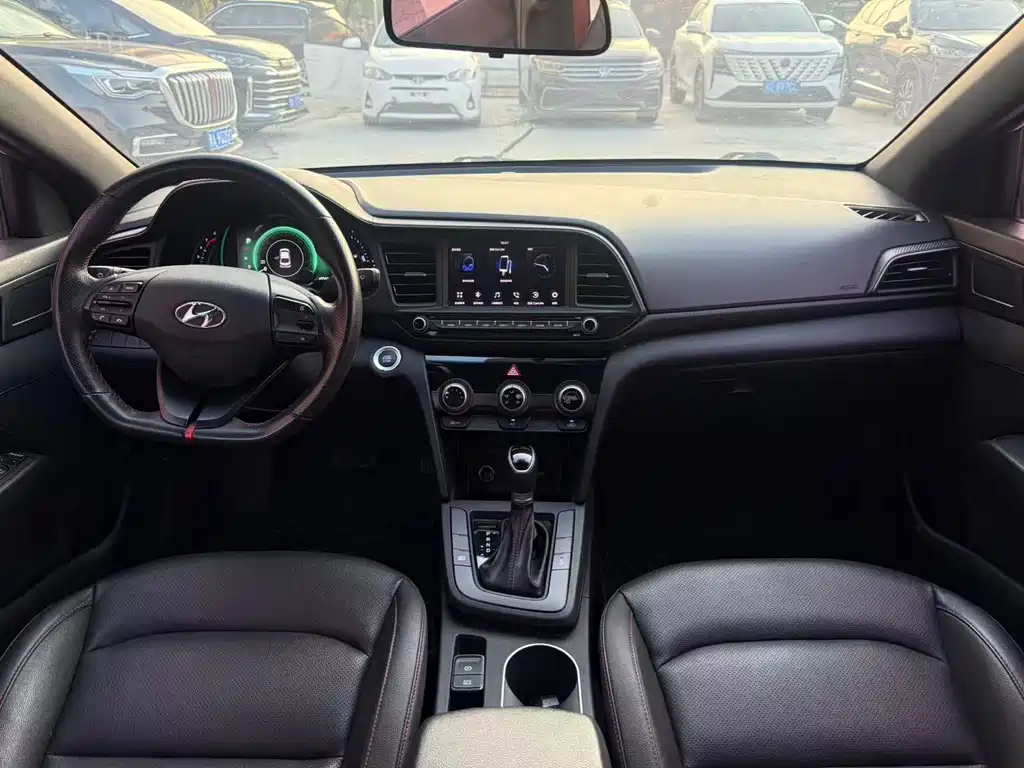 Hyundai Elantra — миниатюра 6