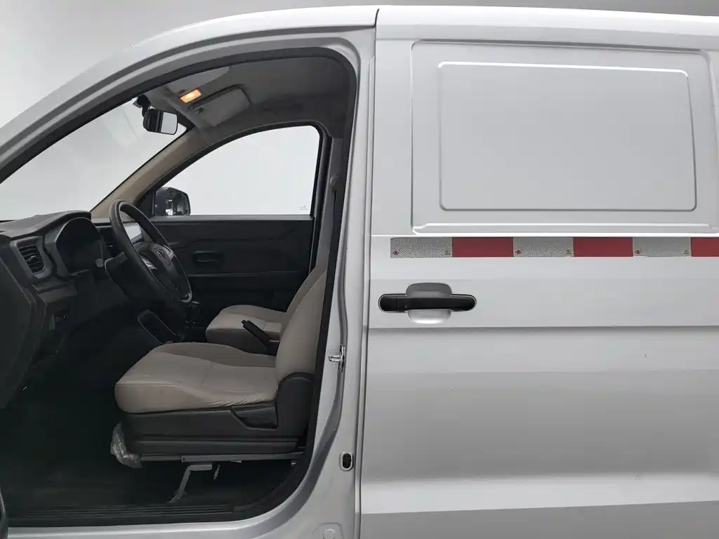 Wuling Hongguang V — миниатюра 10