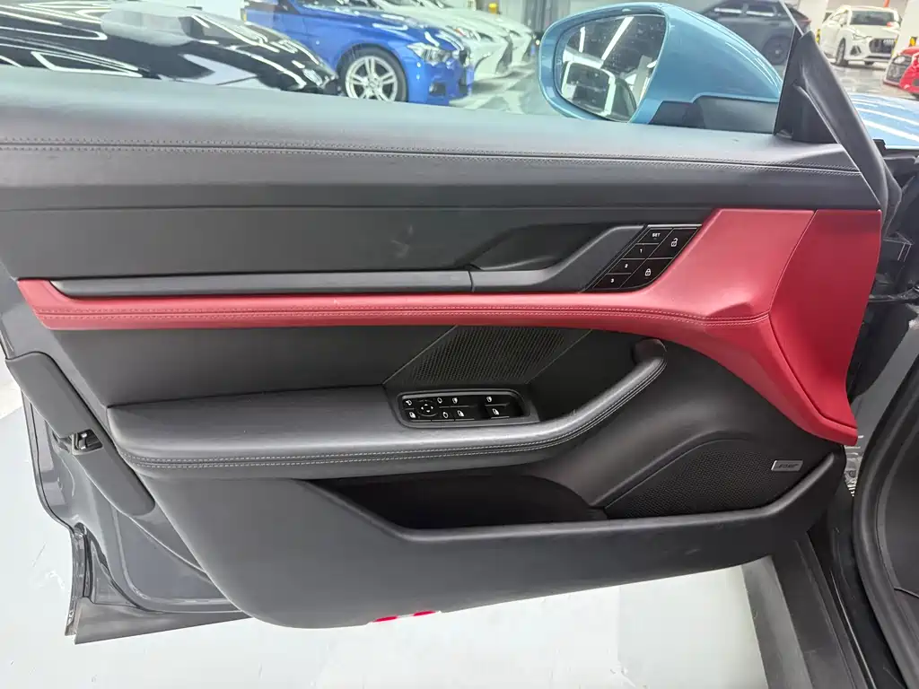 Porsche Taycan — миниатюра 6