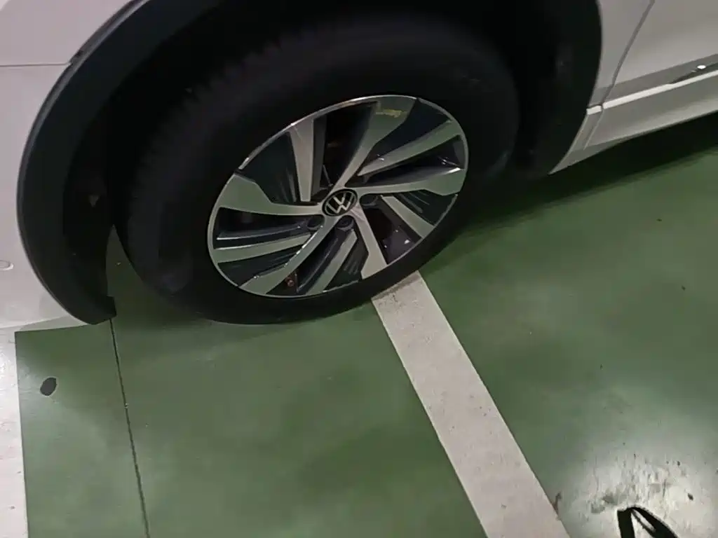 Volkswagen Tiguan L PHEV — миниатюра 23