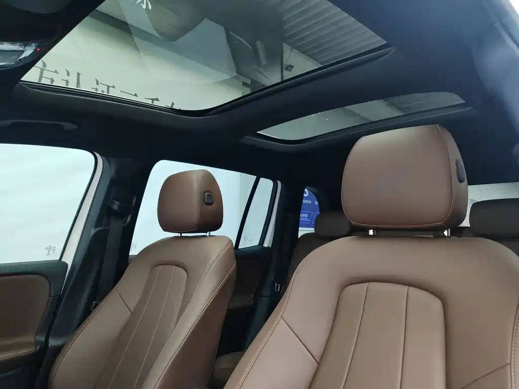 Mercedes-Benz GLB — миниатюра 19