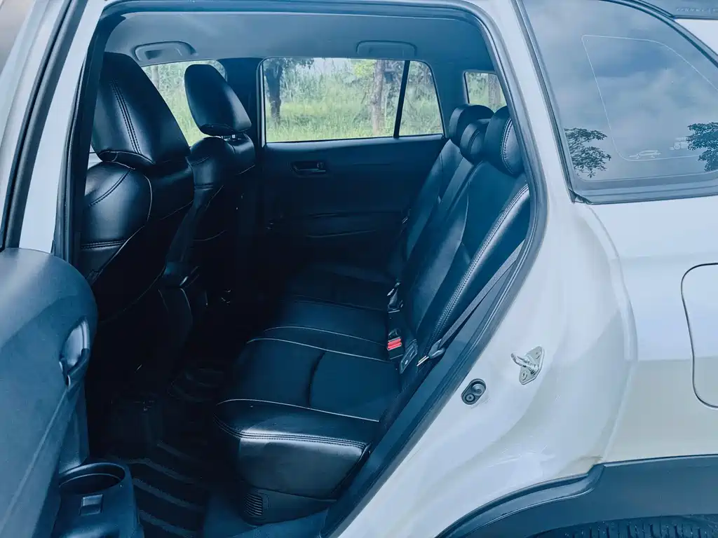 Toyota Corolla Cross — миниатюра 10