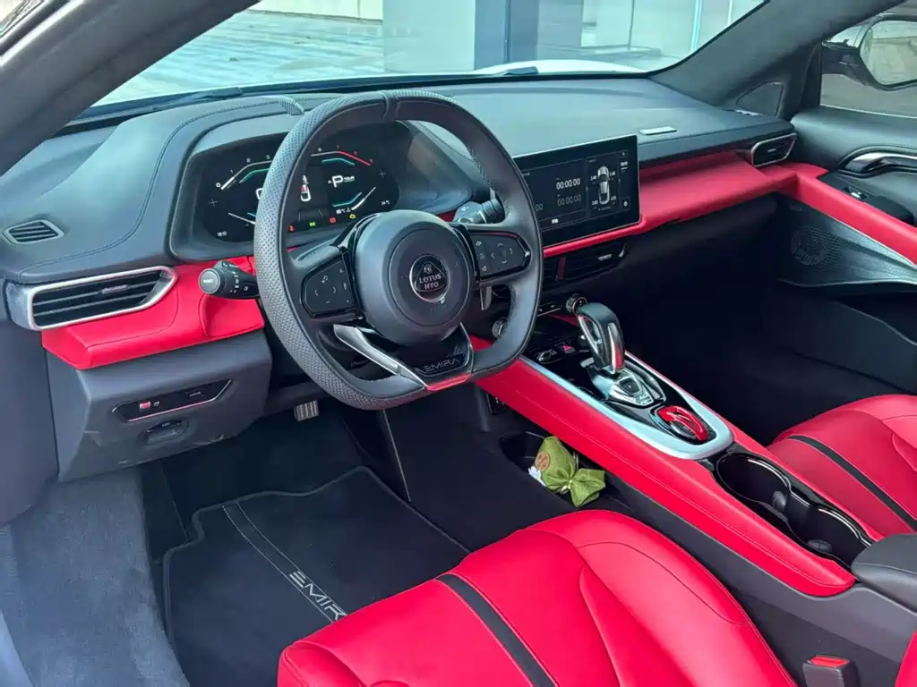 Lotus Emira — миниатюра 5