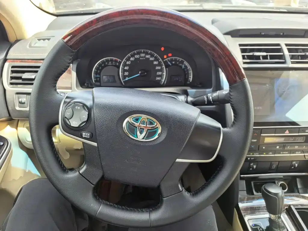 Toyota Camry — миниатюра 11