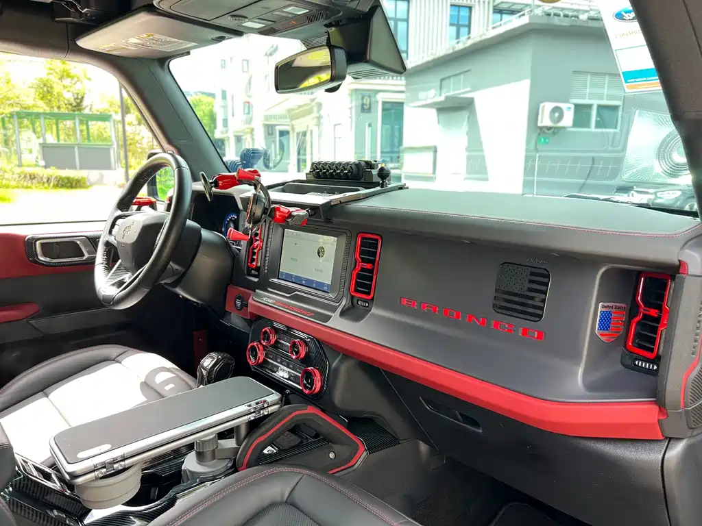 Ford Bronco — миниатюра 11
