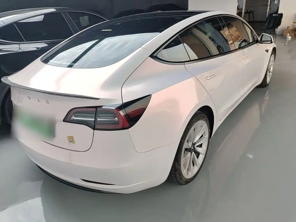 Tesla Model 3 — миниатюра 7