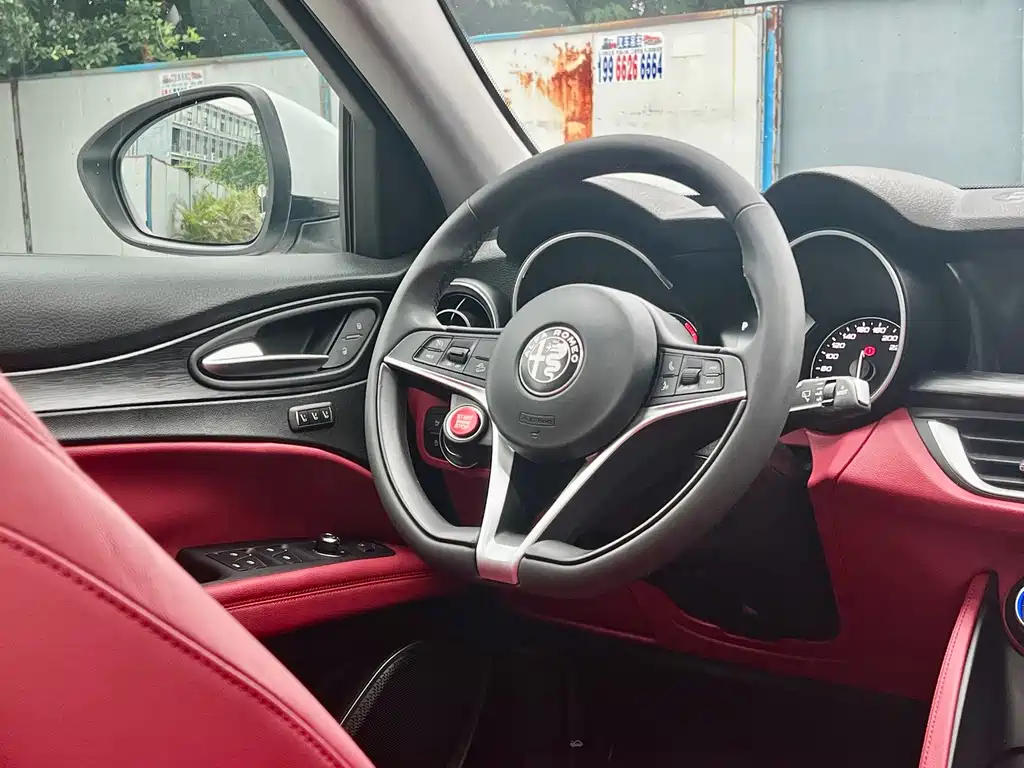 Alfa Romeo Stelvio — миниатюра 12