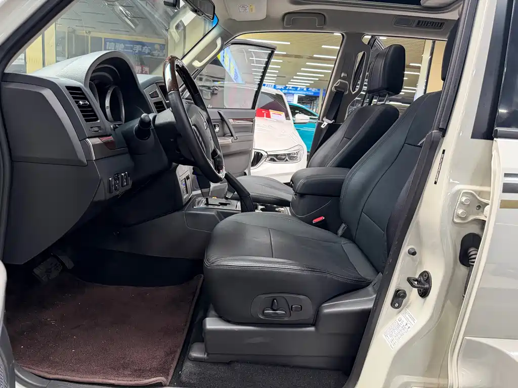 Mitsubishi Pajero (Import) — миниатюра 18
